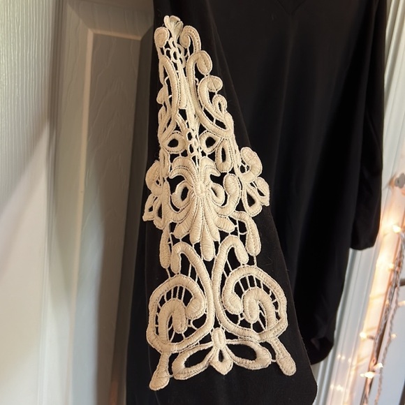 Zenana Women's V Neck 3/4 Sleeve Rounded Hem Rayon Top Lace Patch Sleeve - Picture 2 of 4